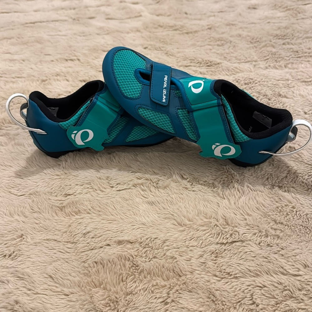 PEARL iZUMi spin shoes; never worn; women size 42 (US 11)
